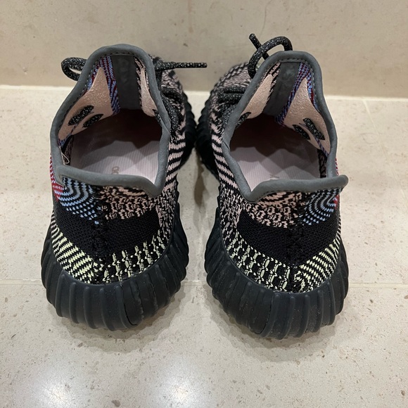 adidas Yeezy Boost 350 V2 - Picture 2 of 6